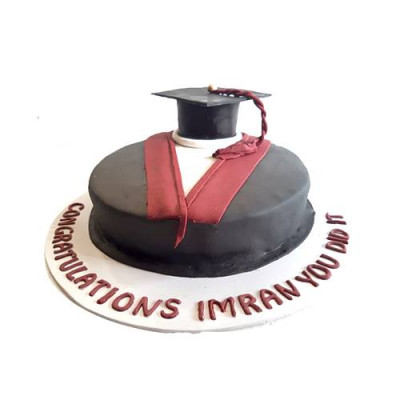 Graduation Cake with Cloak and Hat