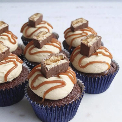 Cupcakes with Snickers - 12 Nos