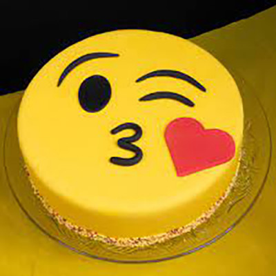 Emoji Love Kiss Cake - 1Kg