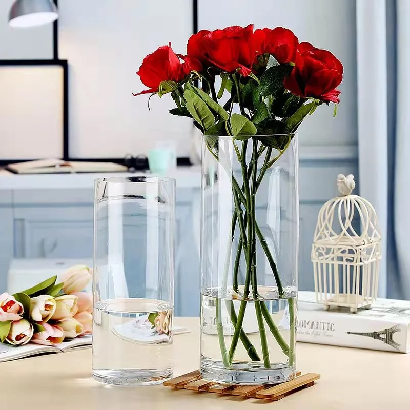 The crystal-clear glass with fresh flowers to take center stage or table arrangements.