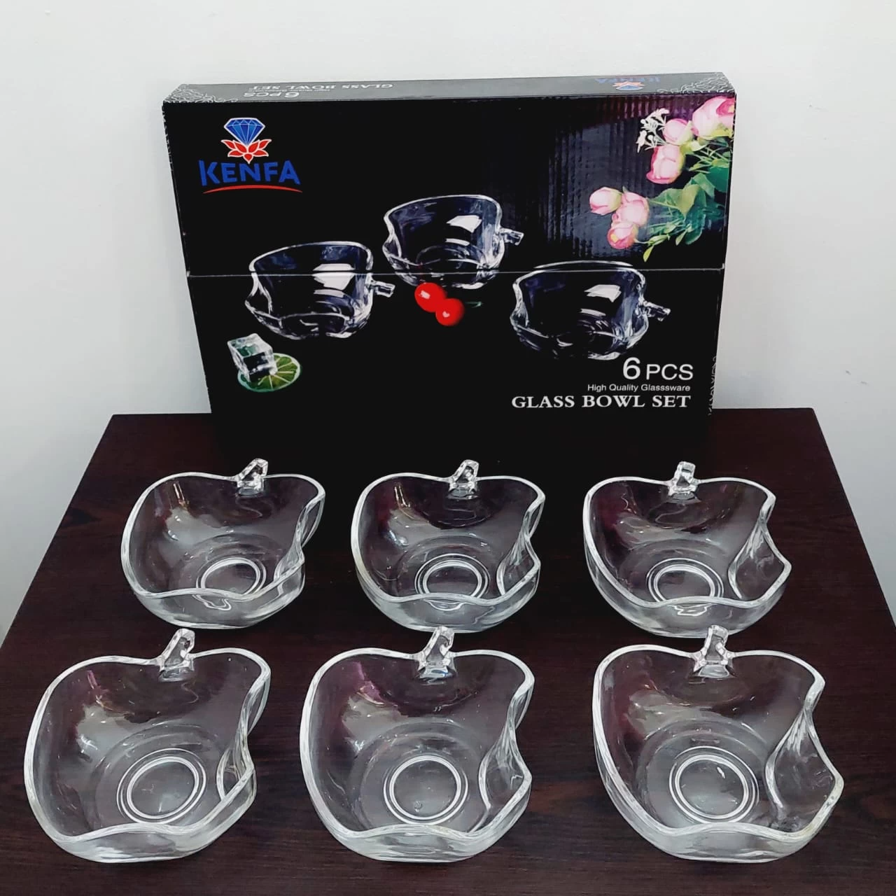 This Apple-Shaped Dessert Glass Bowl Set (6 Pcs) is the perfect way to add a touch of fun and style to your dessert table